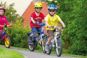 Учим ребенка ездить на велосипеде без травмирования