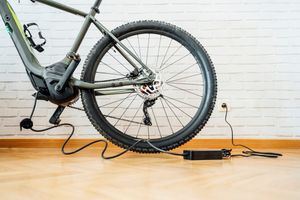 Як правильно заряджати акумулятор електровелосипеда?